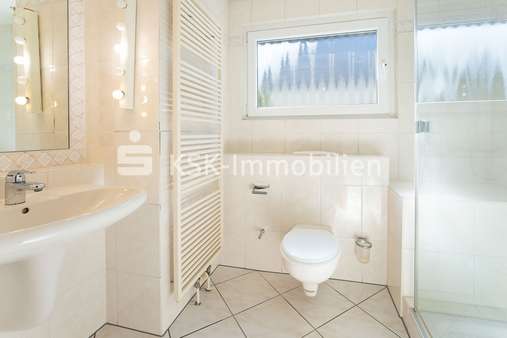 134246 Badezimmer  Obergeschoss - Doppelhaushälfte in 51469 Bergisch Gladbach mit 116m² kaufen