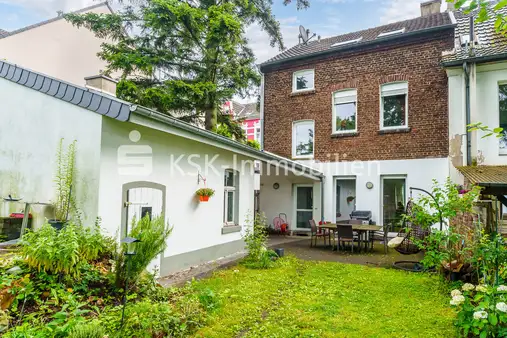 Stilvoll sanierter Altbau mit großem Garten in Siegburg!