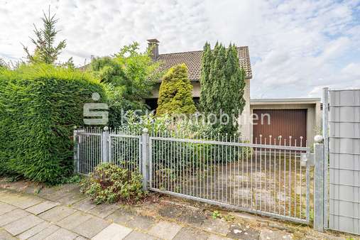 136264 Vorderansicht - Einfamilienhaus in 51465 Bergisch Gladbach mit 107m² kaufen