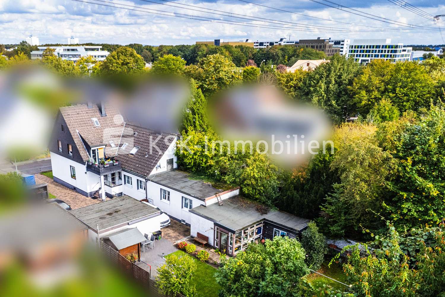 135642 Drohne 135642 Drohne - Mehrfamilienhaus in 50354 Hürth mit 146m² kaufen