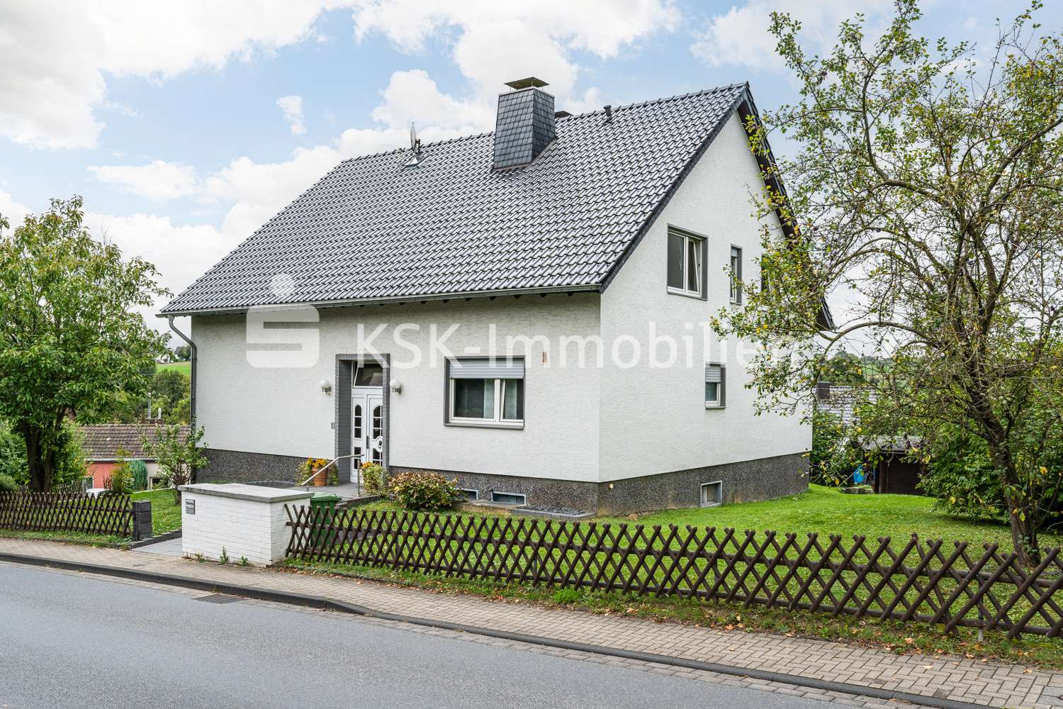 136194 Außenaufnahme  - Zweifamilienhaus in 53639 Königswinter mit 202m² kaufen