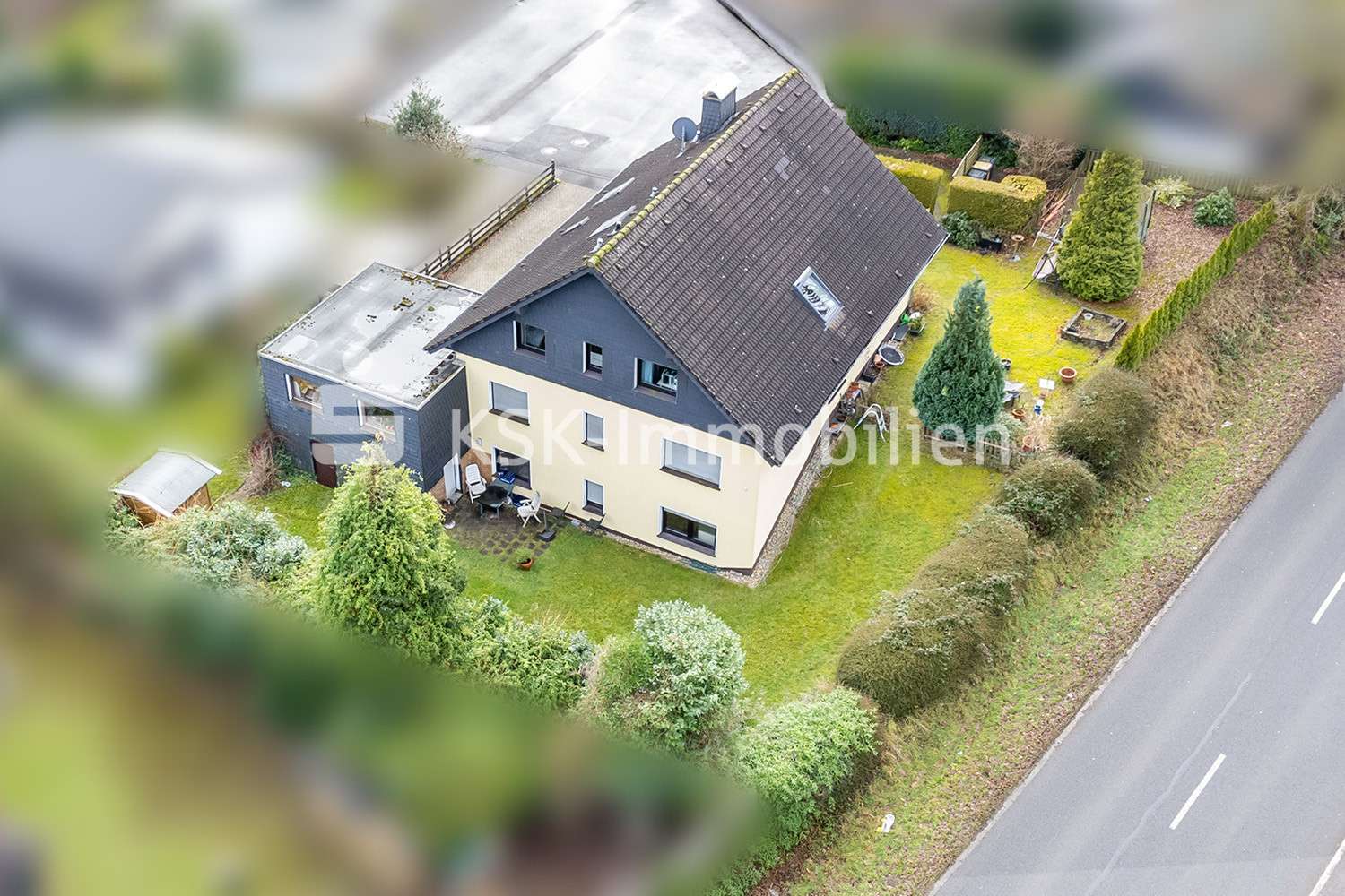 147304 Drohnenaufnahme - Zweifamilienhaus in 51789 Lindlar mit 240m² kaufen