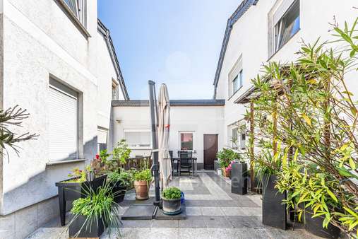 Innenhof - Mehrfamilienhaus in 50769 Köln mit 340m² kaufen