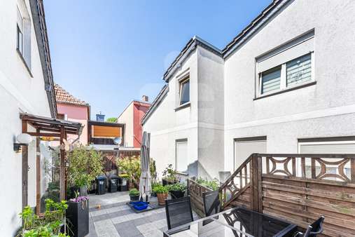 Innenhof  - Mehrfamilienhaus in 50769 Köln mit 340m² kaufen