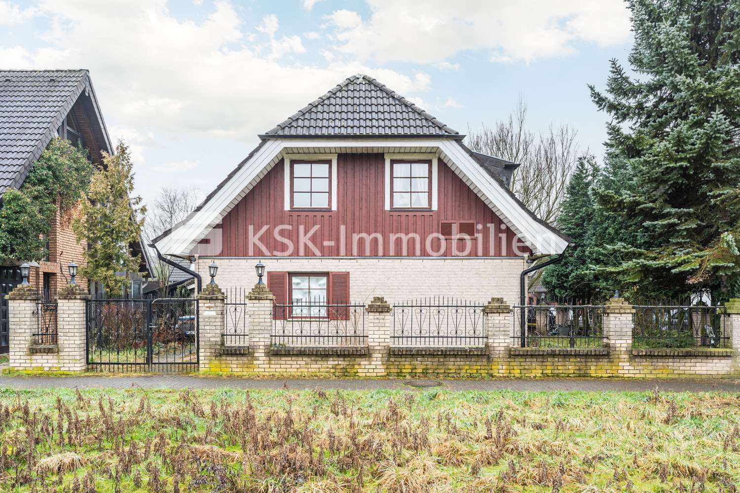 143447 Außenansicht  - Einfamilienhaus in 51147 Köln / Lind mit 225m² kaufen