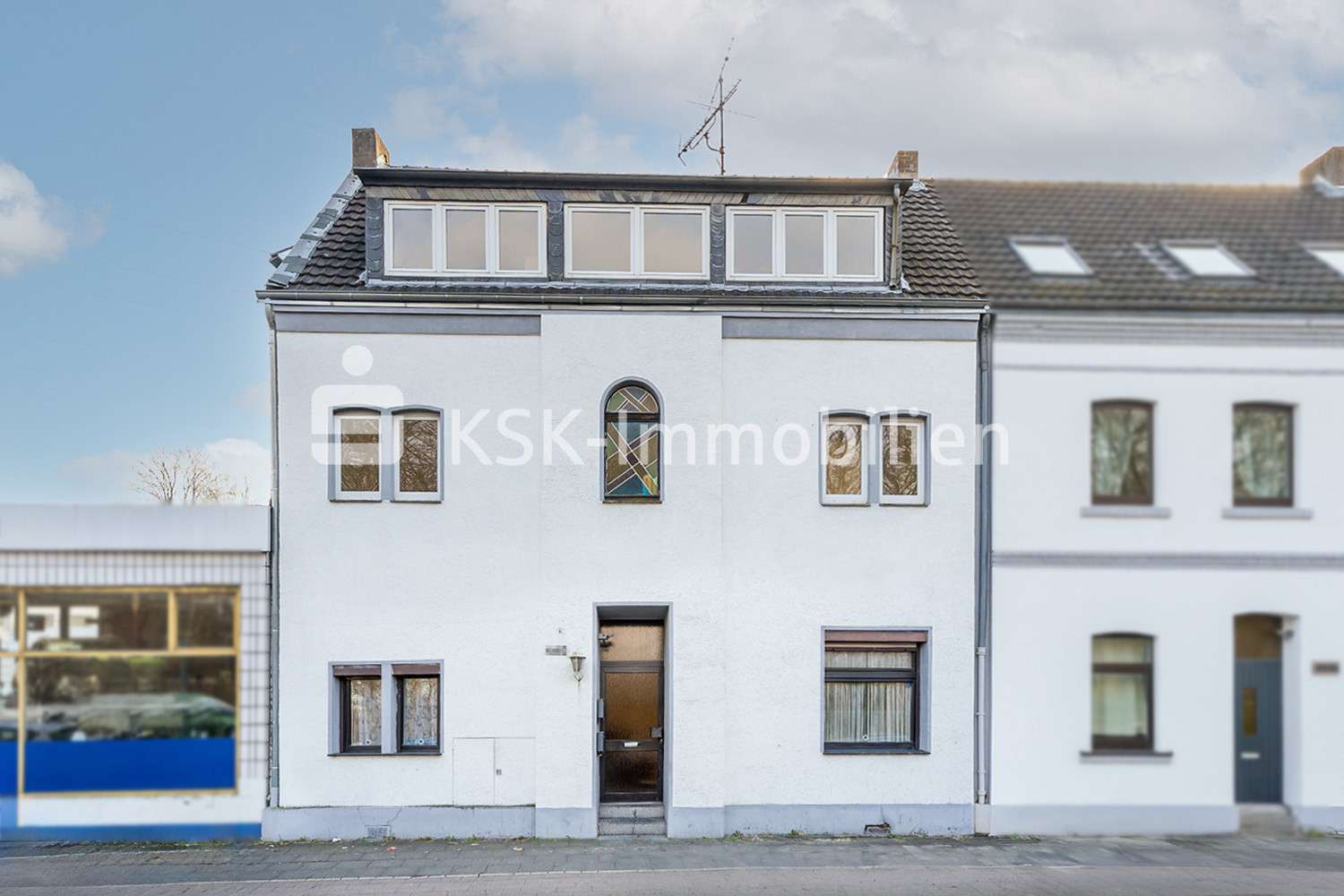145069 Außenaufnahme  - Einfamilienhaus in 51061 Köln mit 250m² kaufen