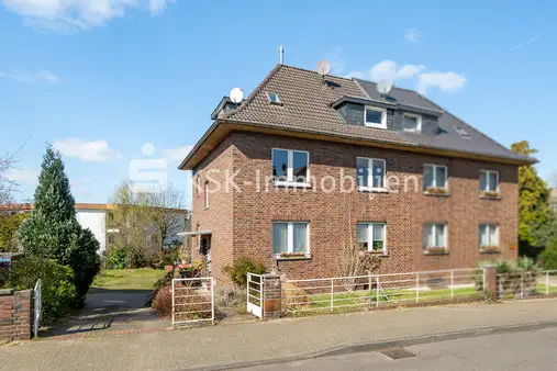 Großzügiges Zweifamilienhaus vor den Toren Kölns!