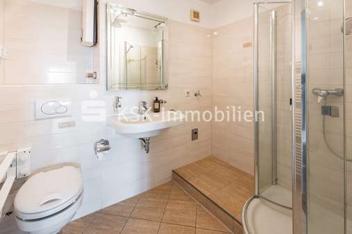 142363 Badezimmer - Etagenwohnung in 50933 Köln mit 80m² kaufen