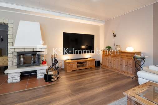 126085 Wohn- und Esszimmer  - Bungalow in 50374 Erftstadt / Kierdorf mit 116m² kaufen