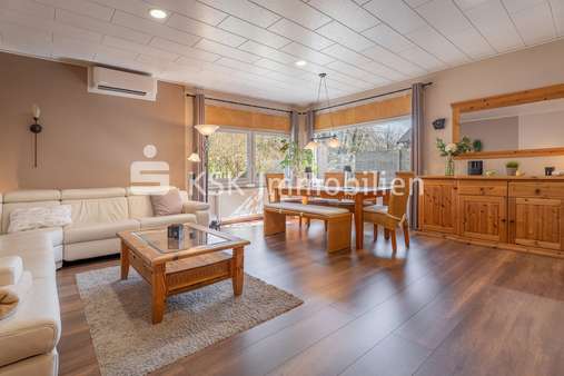 126085 Wohn- und Esszimmer - Bungalow in 50374 Erftstadt / Kierdorf mit 116m² kaufen