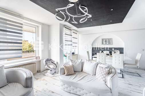 Wohnzimmer - Etagenwohnung in 51109 Köln mit 72m² kaufen