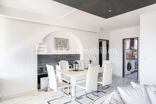Wohnzimmer - Etagenwohnung in 51109 Köln mit 72m² kaufen