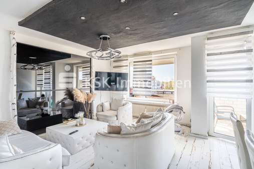 Wohnzimmer - Etagenwohnung in 51109 Köln mit 72m² kaufen
