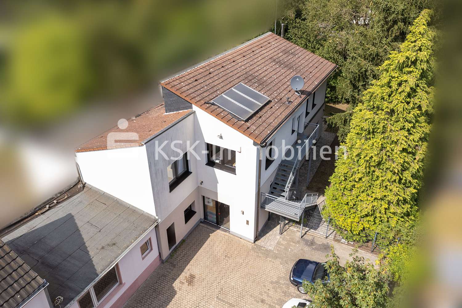 151076 Drohnenasicht - Mehrfamilienhaus in 51067 Köln mit 411m² als Kapitalanlage kaufen