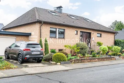 Freistehender Fertigbungalow in Zülpich mit schönem Garten und Schwimmbad.