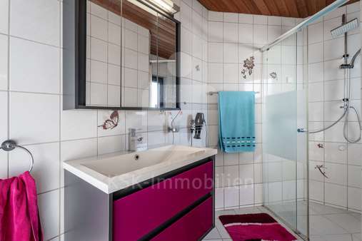Badezimmer Obergeschoss Badezimmer Obergeschoss - Zweifamilienhaus in 50181 Bedburg mit 141m² kaufen