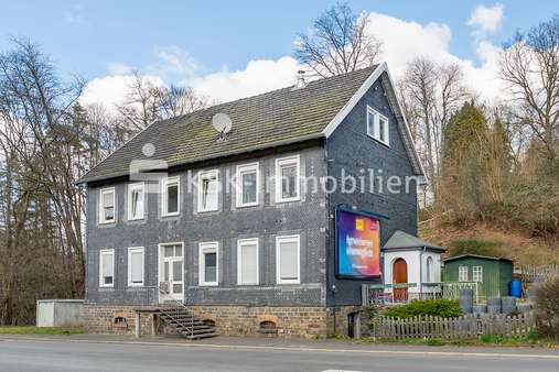 Außenansicht - Mehrfamilienhaus in 51580 Reichshof mit 220m² kaufen