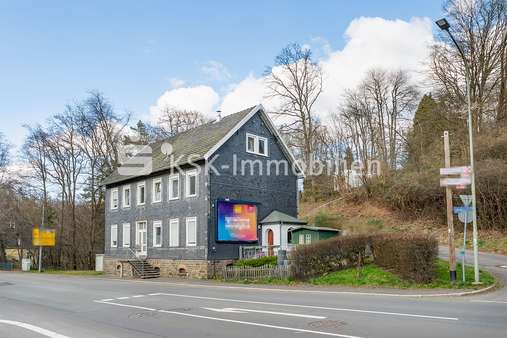 Außenansicht - Mehrfamilienhaus in 51580 Reichshof mit 220m² kaufen