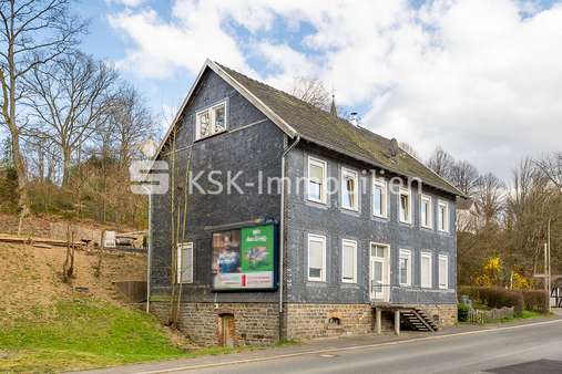 Außenansicht - Mehrfamilienhaus in 51580 Reichshof mit 220m² kaufen
