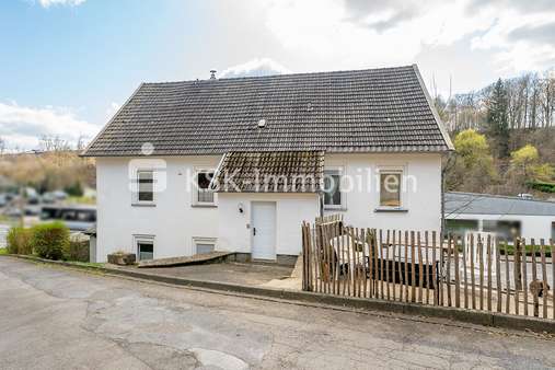 Rückansicht - Mehrfamilienhaus in 51580 Reichshof mit 220m² kaufen