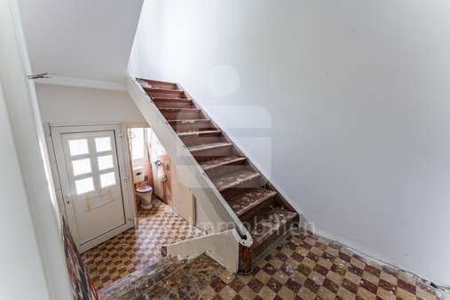 Treppenhaus Erdgeschoss Treppenhaus Erdgeschoss - Einfamilienhaus in 50321 Brühl mit 105m² kaufen