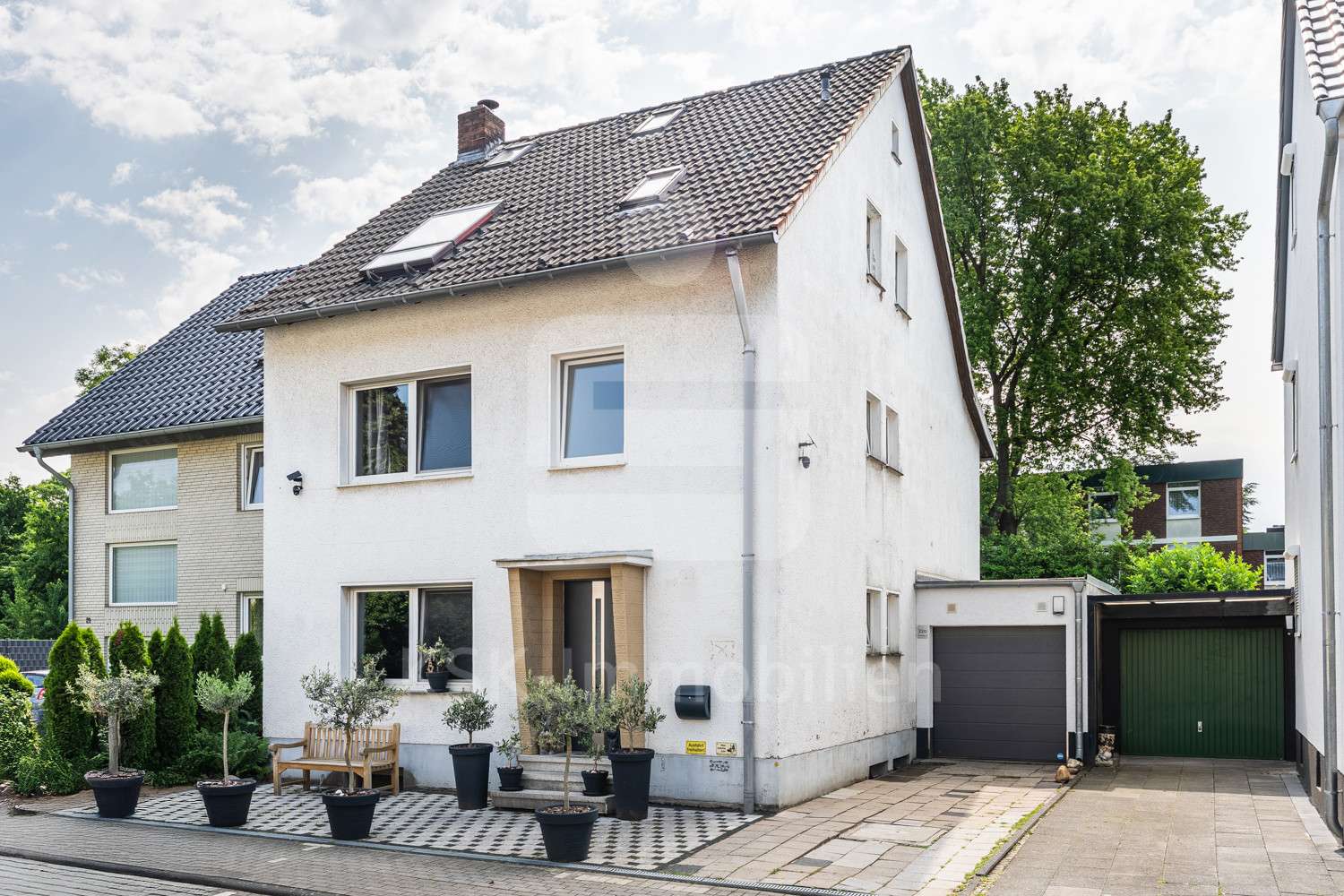 Außenaufnahme Außenaufnahme - Einfamilienhaus in 50354 Hürth mit 174m² kaufen
