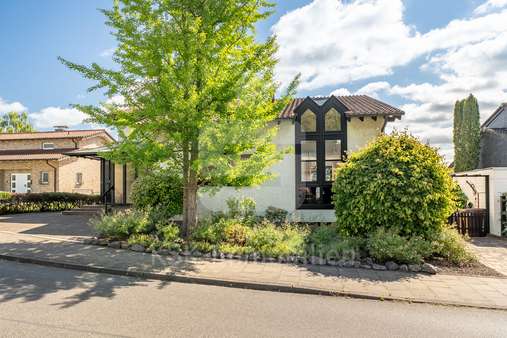 Vorderansicht  - Einfamilienhaus in 50321 Brühl mit 291m² kaufen