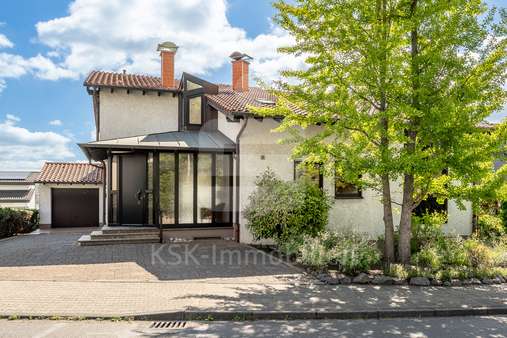 Vorderansicht  - Einfamilienhaus in 50321 Brühl mit 291m² kaufen