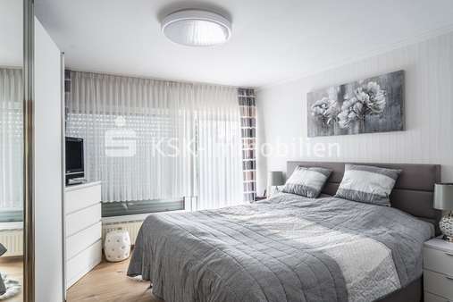 Zimmer Obergeschoss Zimmer Obergeschoss - Zweifamilienhaus in 50354 Hürth mit 179m² kaufen