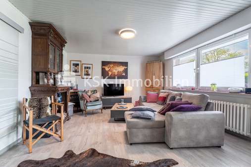Wohn- und Esszimmer Wohnung Erdgeschoss - Mehrfamilienhaus in 50374 Erftstadt / Bliesheim mit 334m² kaufen
