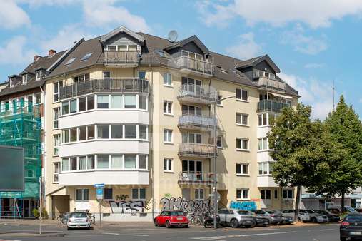 Außenansicht  - Etagenwohnung in 50823 Köln mit 101m² kaufen