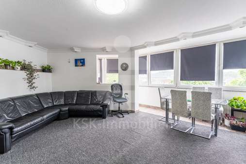 Wohnzimmer  - Etagenwohnung in 50823 Köln mit 101m² kaufen