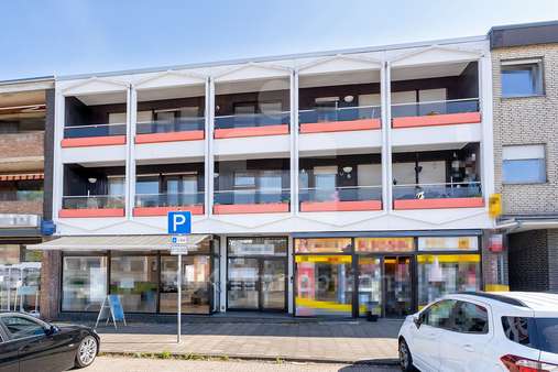 Straßenansicht Straßenansicht - Wohn- / Geschäftshaus in 50181 Bedburg mit 340m² als Kapitalanlage kaufen