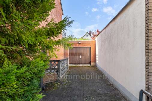 Einfahrt Einfahrt - Doppelhaushälfte in 50127 Bergheim mit 152m² kaufen
