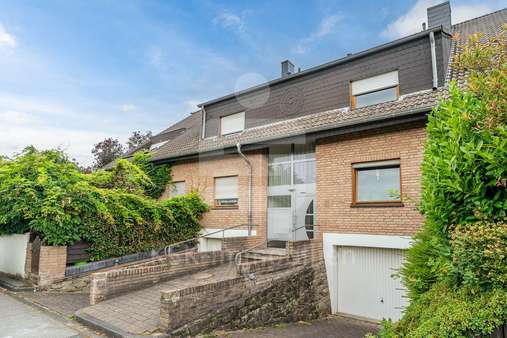 Vorderansicht - Dachgeschosswohnung in 53797 Lohmar / Zentrum mit 82m² kaufen