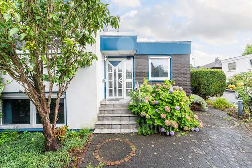 Außenaufnahme Außenaufnahme - Reiheneckhaus in 50226 Frechen mit 124m² kaufen