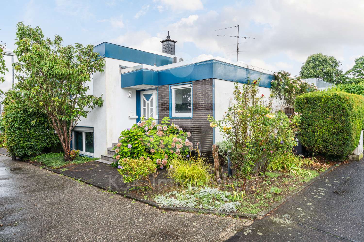 Außenaufnahme Außenaufnahme - Reiheneckhaus in 50226 Frechen mit 124m² kaufen