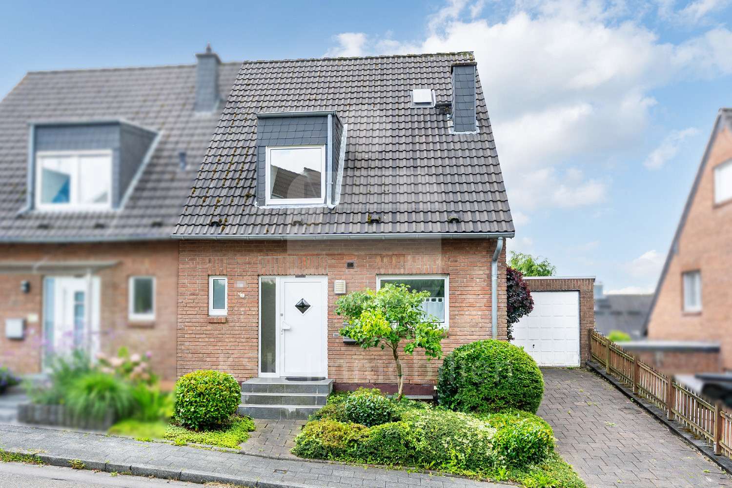Außenansicht - Doppelhaushälfte in 51515 Kürten mit 133m² kaufen