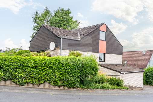 Außenansicht Außenansicht - Einfamilienhaus in 53773 Hennef mit 160m² kaufen
