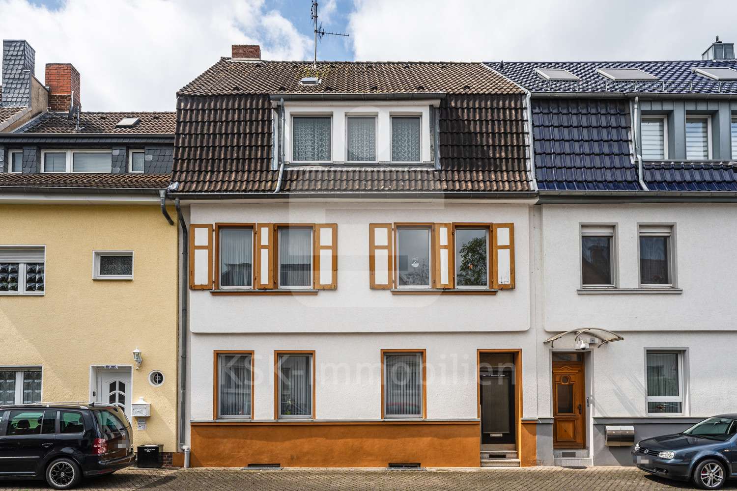 Außenaufnahme - Zweifamilienhaus in 51069 Köln / Dellbrück mit 175m² kaufen