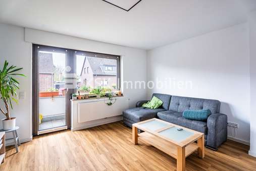 Erdgeschoss Wohnzimmer - Mehrfamilienhaus in 50226 Frechen mit 269m² als Kapitalanlage kaufen