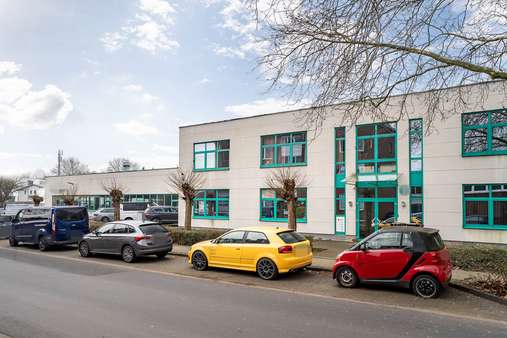 Außenansicht Außenansicht - Halle in 50354 Hürth mit 67m² kaufen