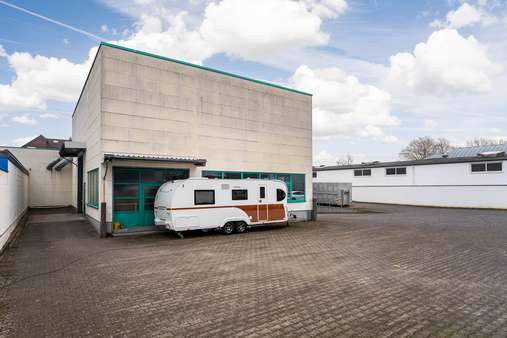 Rückansicht Rückansicht - Halle in 50354 Hürth mit 67m² kaufen