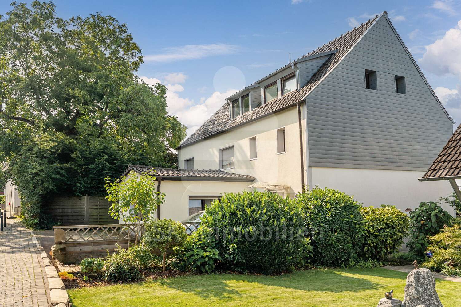 Aussenansicht - Zweifamilienhaus in 53809 Ruppichteroth mit 180m² kaufen