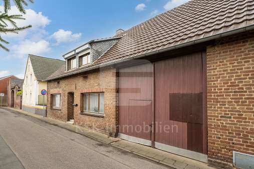 Außenaufnahme Außenaufnahme - Einfamilienhaus in 50181 Bedburg mit 103m² kaufen
