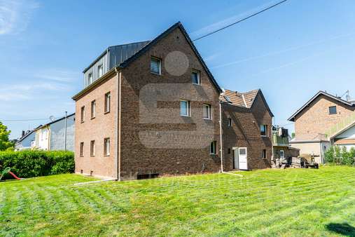 Außenansicht  - Mehrfamilienhaus in 53332 Bornheim mit 218m² kaufen