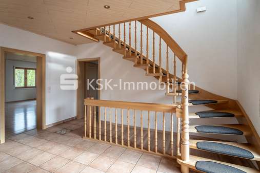 Diele Erdgeschoss - Zweifamilienhaus in 51570 Windeck mit 244m² kaufen