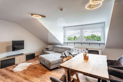 Wohnzimmer Wohnzimmer - Dachgeschosswohnung in 53721 Siegburg / Zentrum mit 93m² kaufen