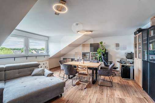 Wohnzimmer Wohnzimmer - Dachgeschosswohnung in 53721 Siegburg / Zentrum mit 93m² kaufen