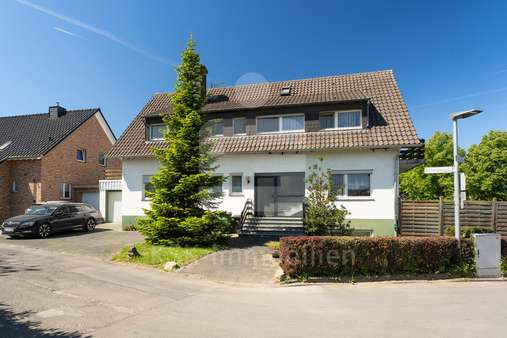 Vorderansicht - Einfamilienhaus in 53343 Wachtberg mit 205m² kaufen